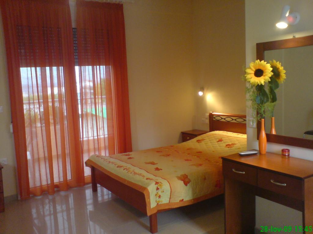 Golden Sun Apartment Rovies Bilik gambar
